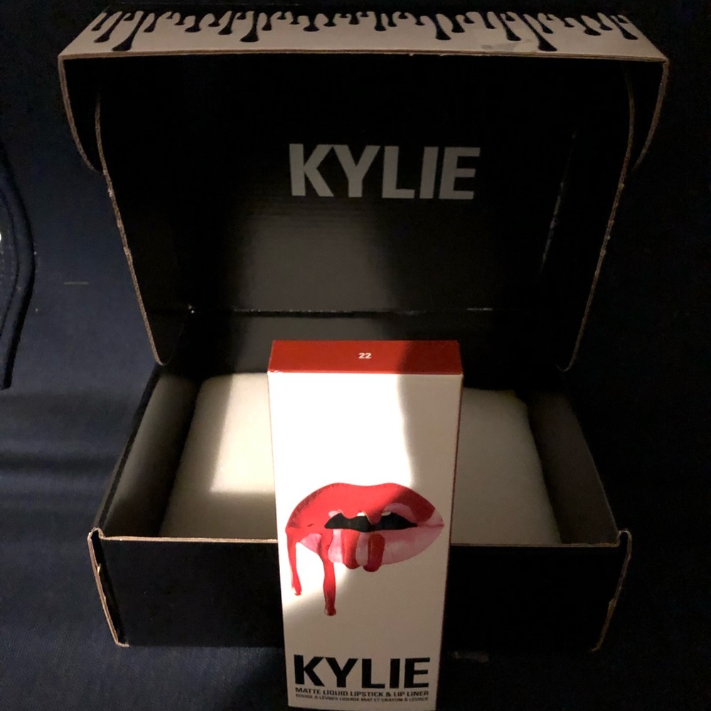 NWT Kylie cosmetics lip kit shade 22! Lipstick
